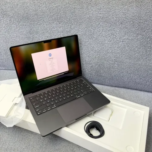 Promoção MacBook Pro M4  14.2 M4 Pro 24GB-512GB SSD 
