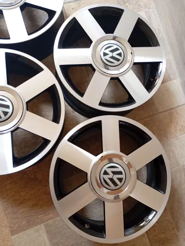 Jogo de rodas Aro 15 Multi Volks