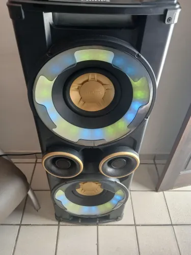 VENDO CAIXA DE SOM ( SEMI NOVA)