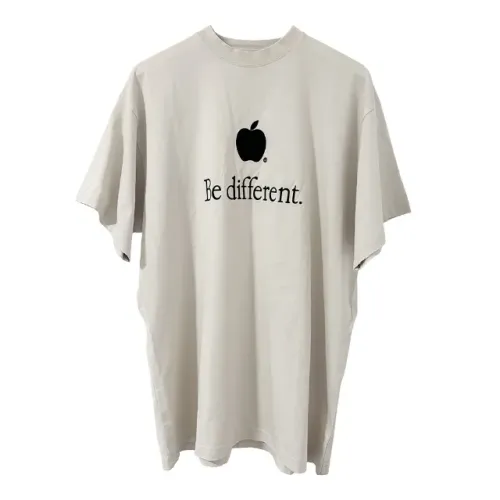 Camiseta Balenciaga "Be Different" Apple