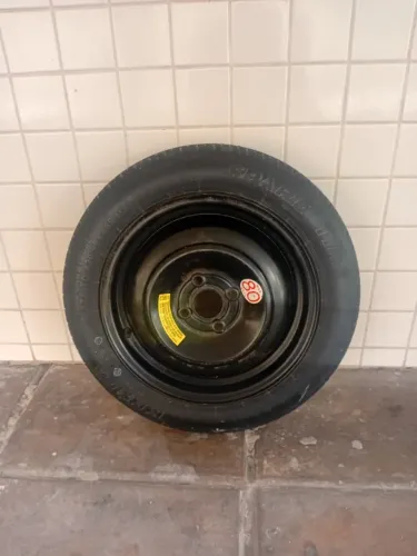 Pneu estepe novo