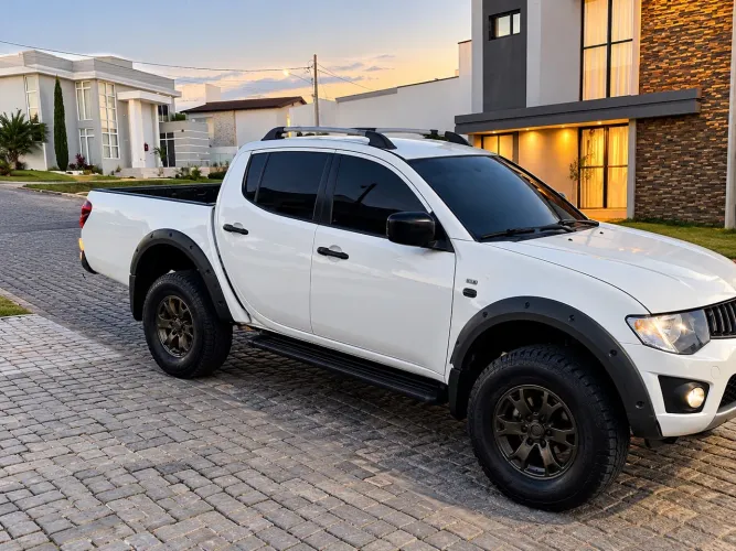Mitsubishi L200 Triton GLS 3.2 CD TB Int.diesel MEC 2015