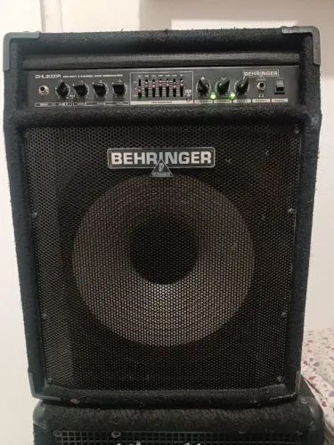 Amplificador de baixo Behringer BXL3000A 300W
