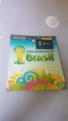 ÁLBUM DE FIGURINHAS PANINI - COPA DO MUNDO 2014 COMPLETO. 