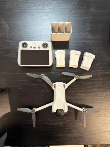 Drone DJI Mini 3 Controle com Tela Fly More Combo