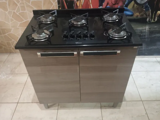 Fogão coktop com a base