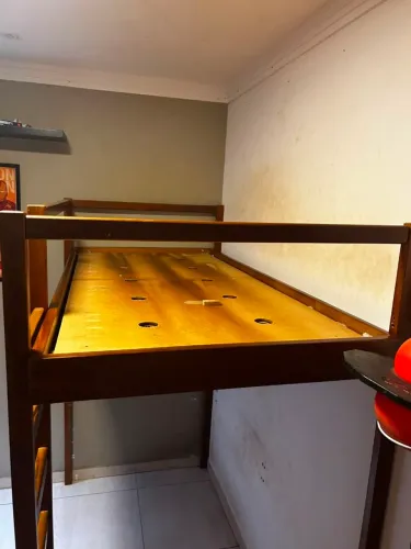 Cama de madeira
