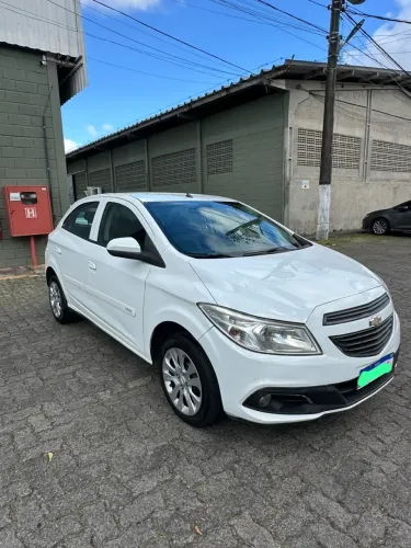Chevrolet Onix Hatch LS 1.0 8V Flex Power Mec. 4P 2015