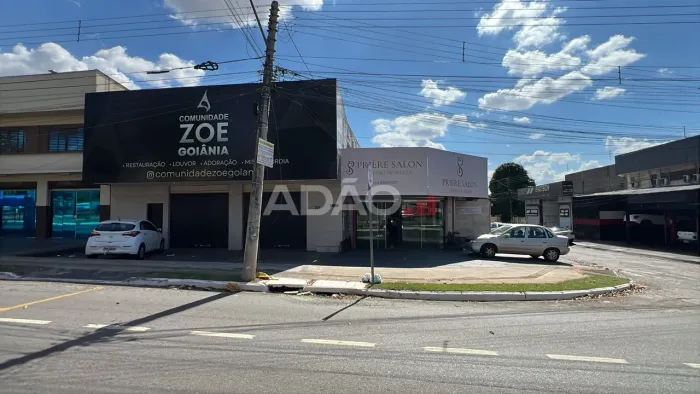 Salas comerciais de esquina com 1 galpão espaçoso e 1 sala já alugada na principal avenida