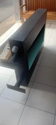 Placa (LUMINOSO) com sensor de iluminação (acende a noite e apaga de dia).