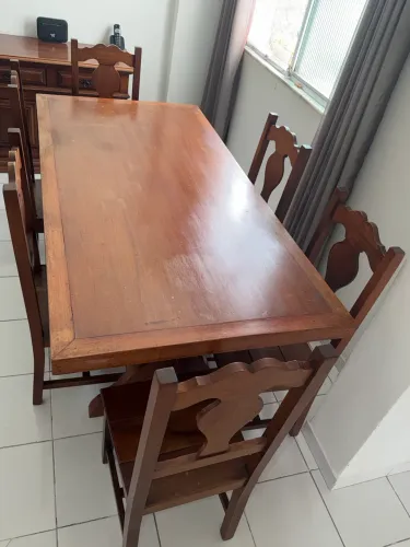 Conjunto Exclusivo em Madeira Maciça - Estilo & Durabilidade Mesa + 6 cadeiras