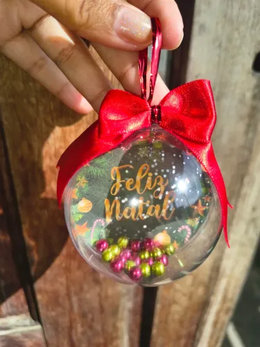 Vendo, bola de acrílico, temática de Natal, 4 reais a unidade.