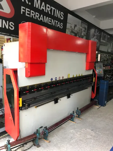 Dobradeira Chapa 3 metros 125 toneladas