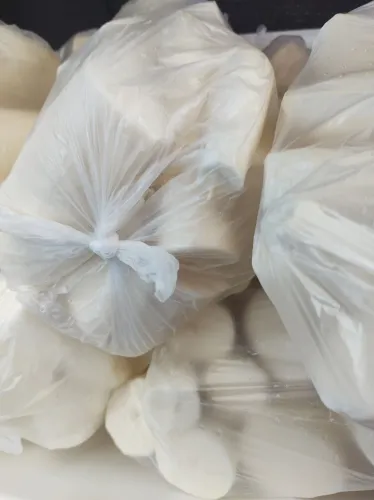 Vendo mandioca descascada