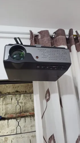 Projetor 4k na caixa 250 polegadas