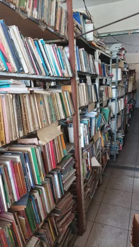 Livros: 100.000,00 exemplares. Mínimo de R$10,00 cada.