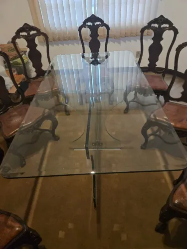 Mesa de reunião com 8 cadeiras