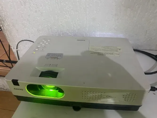 Projetor Sanyo XGA Profissional - HDMI/VGA - Imagem Perfeita - Funciona 100%
