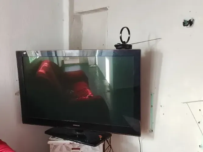 Televisão da marca Samsung digital e com o controle 55,plgd: valor 800$