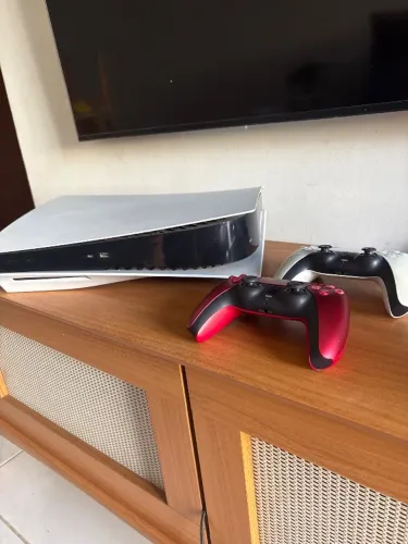 PlayStation 5 + 2 controles - USADO