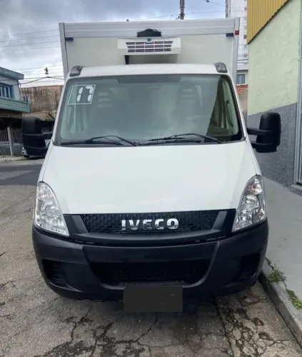 IVECO 35S14 BAÚ REFRIGERADO ANO 2017.