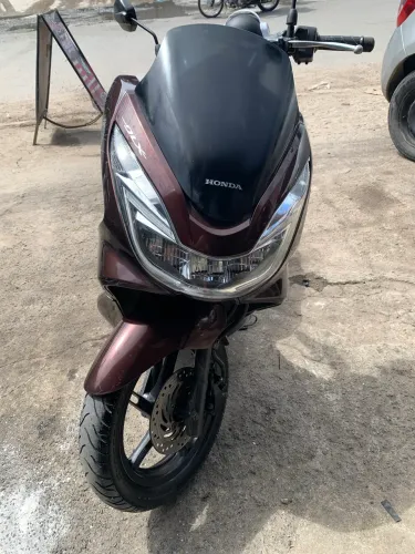 PCX 2018 - com detalhes nas carenagens