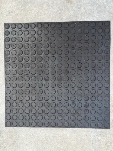 Piso de borracha ante derrapante usado