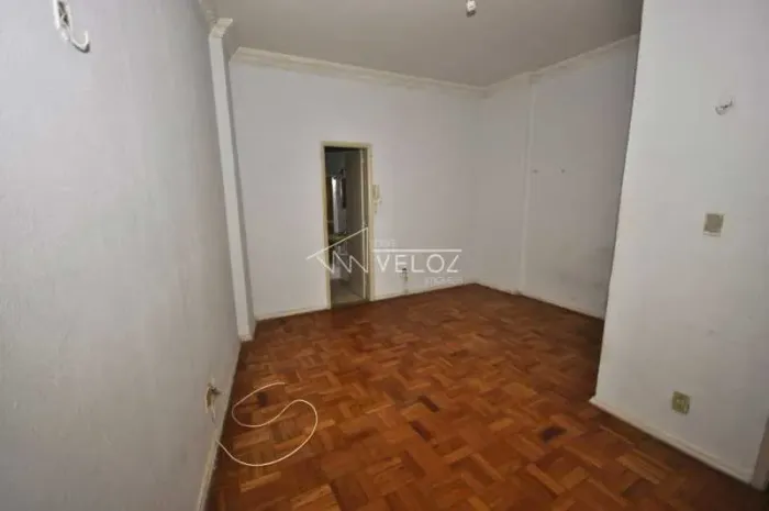 Kitnet/Conjugado : / Residencial / Centro