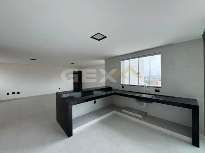Apartamento à venda no Centro, 3 quartos, 1 suíte e 2 vagas.