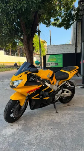 Relíquia Honda CBR 900 RR ano 2000