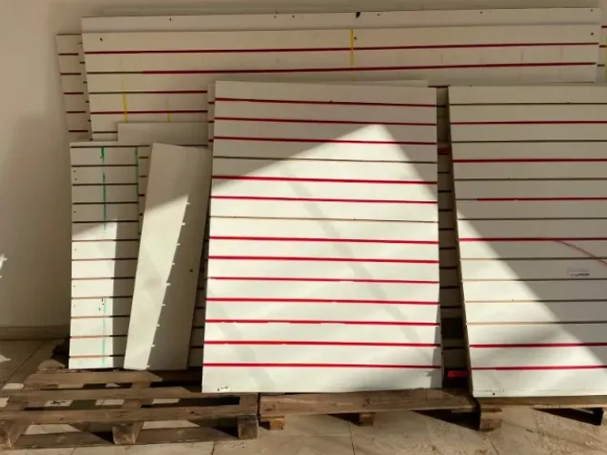 **Painel Canaletado MDF 1,54x1,15m | Painel Expositor de Parede | MDF | Loja, Comércio, Vi
