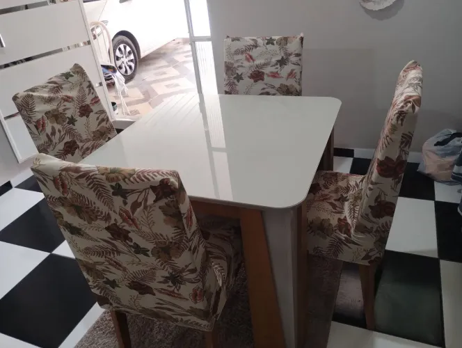 Mesa de jantar 4 lugares