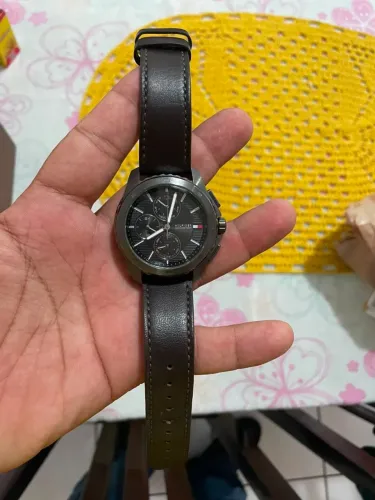 Vendo relógio Tommy excelente estado