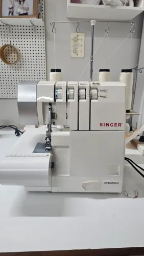 Máquina costura Ultralock Singer
