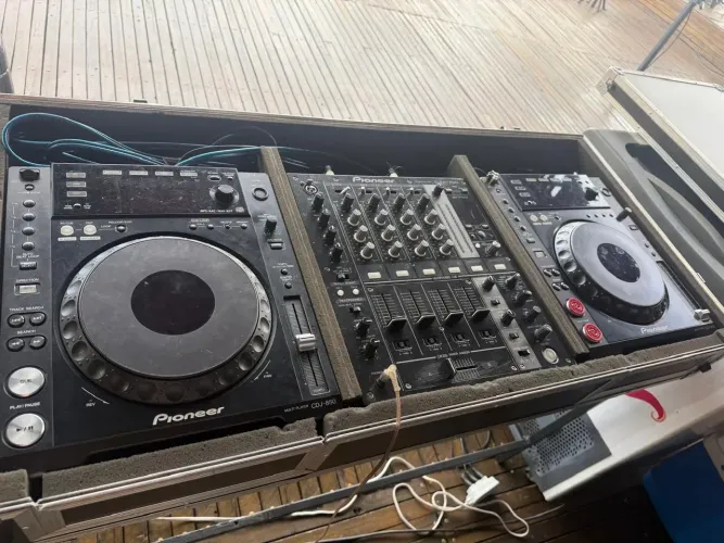 Mixer DJM 700 PIONNER + 02 CDJ PIONNER 850 