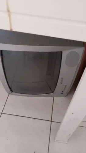 Vende se Tv Panasonic antiga colorida com tudo incluso,conversor e controle!