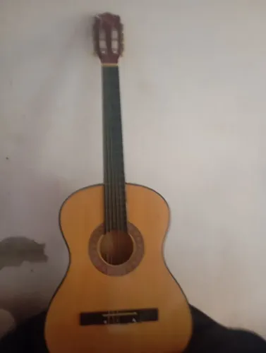 Vendo um violão