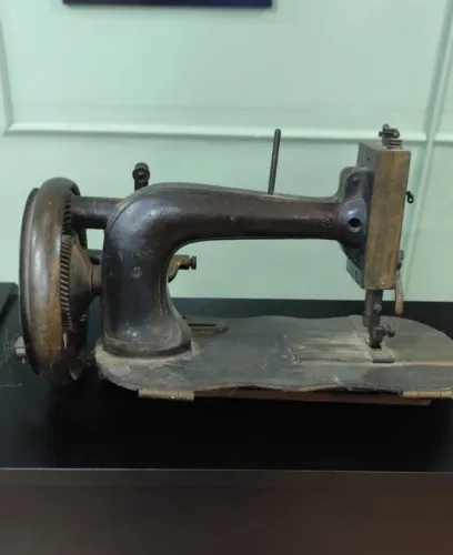 Maquina de costura antiga