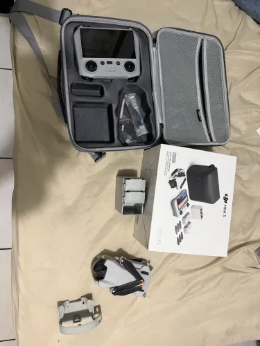 Drone DJI Mini 3 - Combo Fly More + case transporte