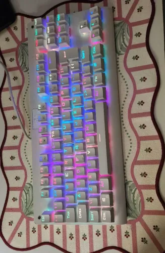 Teclado mecânico Redragon Dark Avenger V2 Branco K568W-RGB