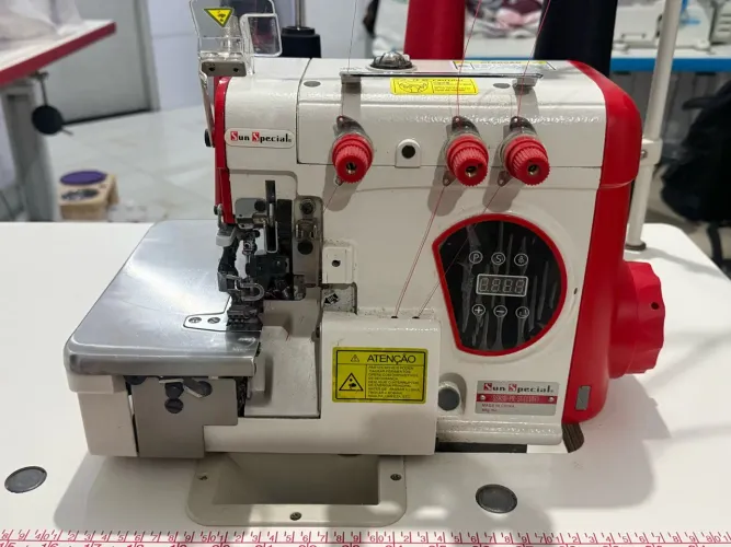 MÁQUINA DE COSTURA INDUSTRIAL