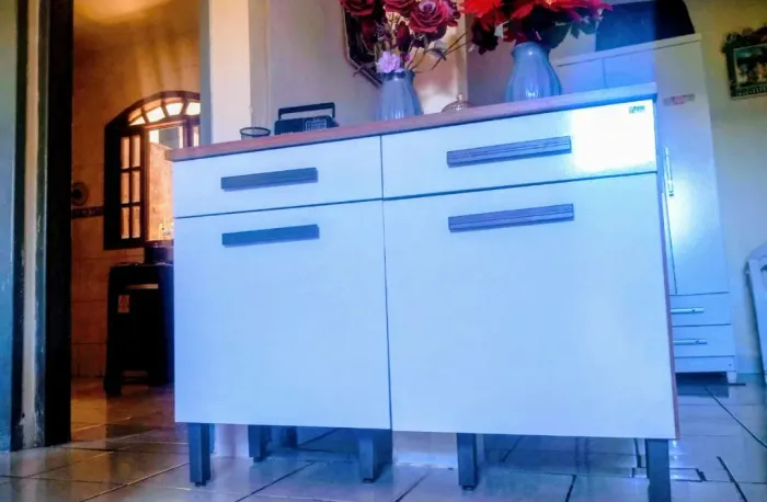 Armário balcão 2 portas e 2 gavetas