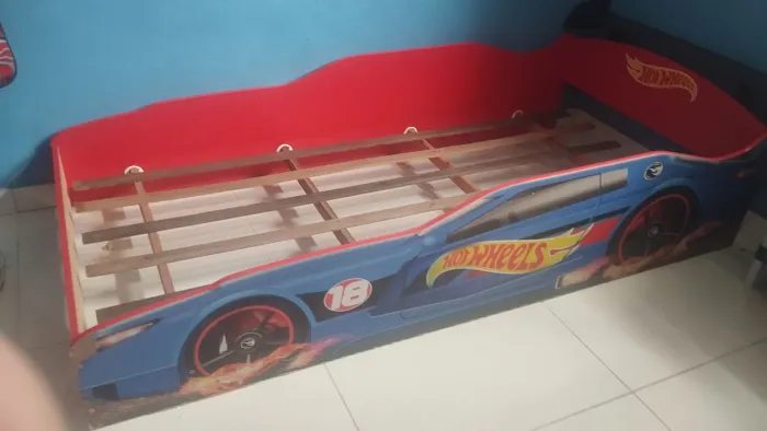 Camas infantis tema Carros e Hotwheels