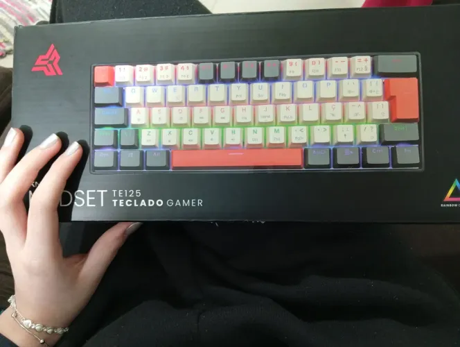 Teclado mecânico com 2 meses de uso