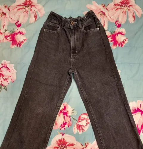 Calça jeans wide leg cinza escuro