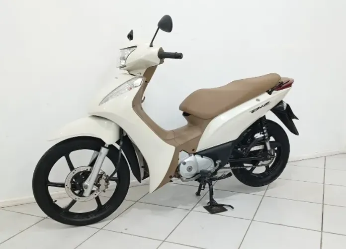 Honda Biz 125! Ano 2017! Linda Moto! pintura Perolizada! Financiamos e Aceitamos trocas