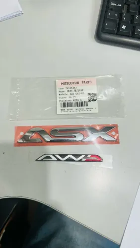 Emblema ASX e AWD