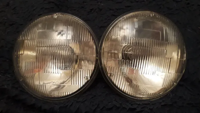 Faróis Sealed Beam 130mm modificado para usar lâmpadas H5 