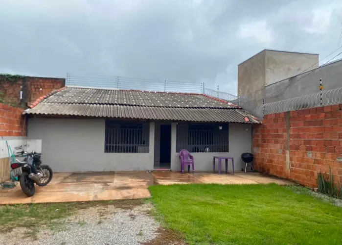 Vendo casa em Central Carapina