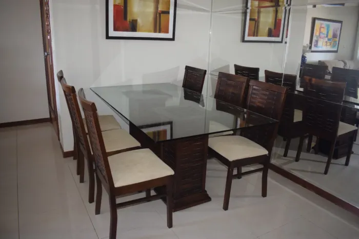 Mesa com 6 cadeiras Lar Shopping - madeira